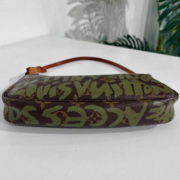 Louis Vuitton x Stephen Sprouse Monogram Graffiti Pochette - Picture 6 of 10